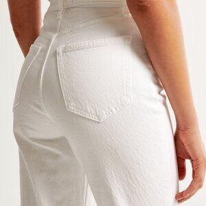 Abercrombie & Fitch Women's Ultra High Rise 90s Straight Jean White Size 27/4